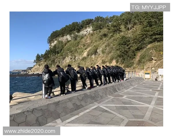 越南小哥勇追足球明星梦想的感人故事与不懈努力