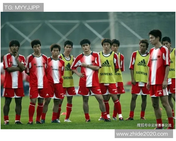 香港足球明星队齐聚一堂合影留念展现团结与拼搏精神